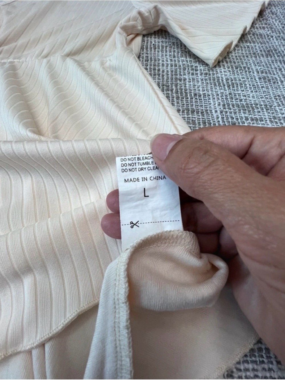 Source Unknown Cream Ribbed V-Neck Blouse - Picture 2 of 3